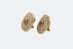 Boucles d'oreilles clips en or jaune et argent avec huit-huit diamants et améthystes