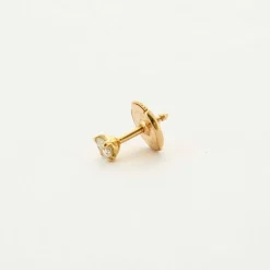 Boucles d’oreilles clou or jaune 18 carats sertie d’un diamant