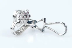 Boucles d'oreilles coeurs et fleurs en or blanc 18 carats