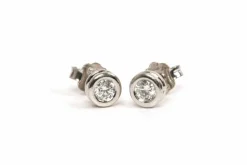 Boucles d'oreilles contemporaines or blanc, diamants