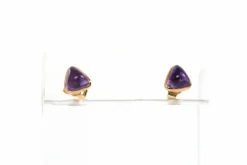 Boucles d'oreilles contemporaines en or jaune 18 carats serties d'améthystes