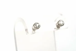Boucles d'oreilles contemporaines or blanc, diamants
