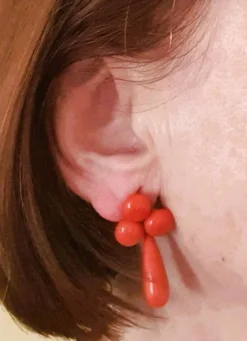 BOUCLES d'OREILLES CORAIL MEDITERRANEEN 3 CABOCHONS et 1 POIRE PENDANTE