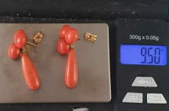 BOUCLES d'OREILLES CORAIL MEDITERRANEEN 3 CABOCHONS et 1 POIRE PENDANTE