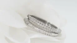 Boucles d'oreilles créoles en or blanc et diamants
