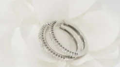 Boucles d'oreilles créoles en or blanc et diamants
