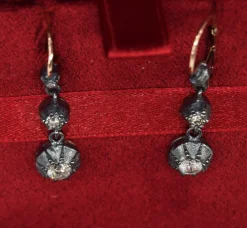 Boucles d'oreilles de l'époque victorienne
