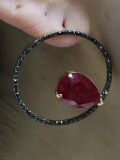Boucles d'oreilles diamants noirs et rubis