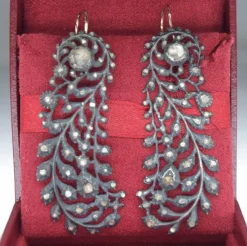 Boucles d'oreilles diamants argent et or de l'ère victorienne