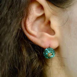 Boucles d'oreilles dormeuses turquoises diamant.