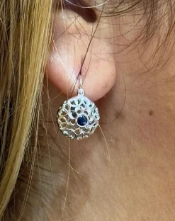 Boucles d’oreilles dormeuses or blanc saphirs
