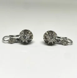 Boucles d’oreilles dormeuses or blanc et diamants