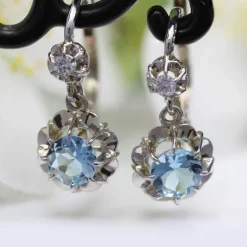 Boucles d'oreilles dormeuses aigues-marines et diamants