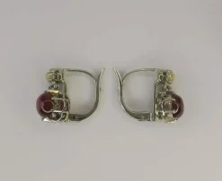 Boucles d’oreilles dormeuses or blanc, platine, grenat, opale
