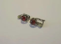 Boucles d’oreilles dormeuses or blanc, platine, grenat, opale