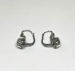 Boucles d’oreilles dormeuses or blanc et diamants