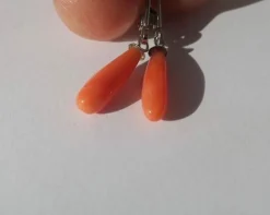 Boucles d’oreilles dormeuses pendantes or blanc corail