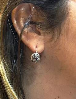 Boucles d’oreilles dormeuses or blanc saphirs
