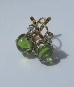 Boucles d’oreilles dormeuses anciennes diamant cabochon péridot