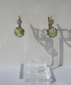 Boucles d’oreilles dormeuses anciennes diamant cabochon péridot