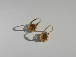 Boucles d’oreilles dormeuses 19e siècle, fleur or rose