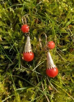 Boucles d’oreilles dormeuses pendantes XIXe corail