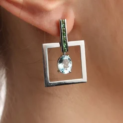 Boucles d'oreilles en aigue-marine, tourmaline, tsavorite et diamant bleu