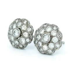Boucles d'oreilles en grappe de diamants et de platine