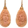 Boucles d'oreilles en or avec camées de corail antiques