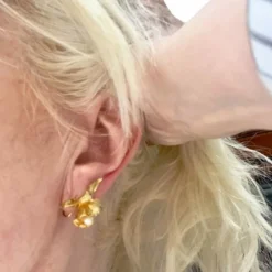 boucles d'oreilles en or avec perles