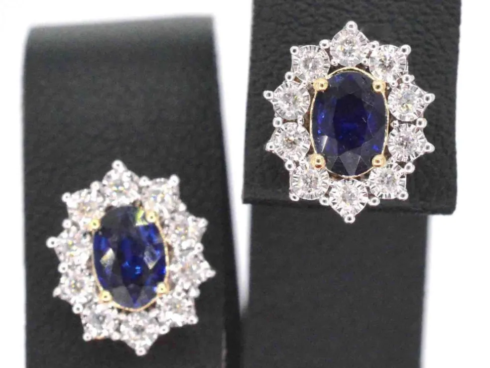 Boucles d'oreilles en or avec diamants et saphir