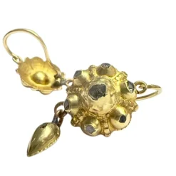 boucles d'oreilles en or avec diamants