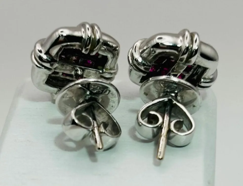 Boucles d'oreilles en or avec rubis et diamants