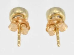 Boucles d'oreilles en or avec un diamant taille brillant
