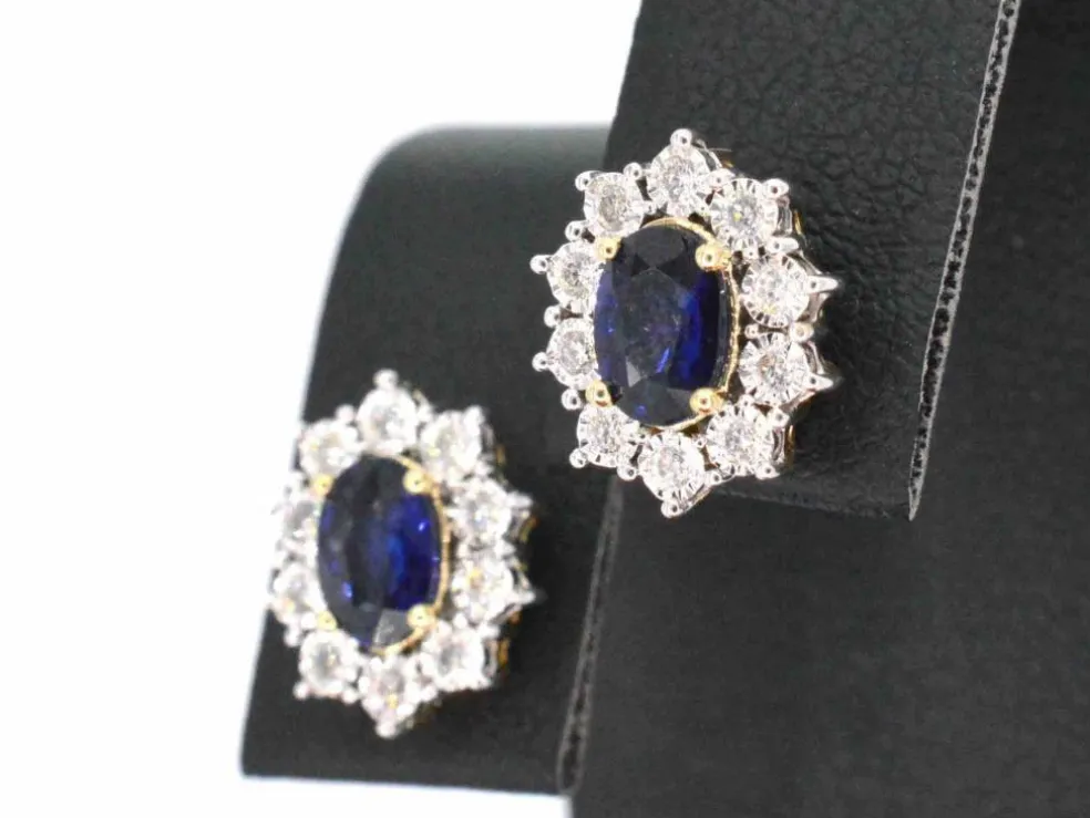 Boucles d'oreilles en or avec diamants et saphir