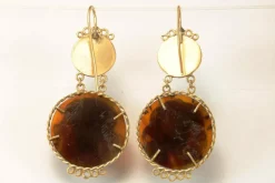 Boucles d'oreilles en or avec camées en écaille de tortue antiques