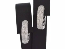 Boucles d'oreilles en or blanc avec de vrais diamants