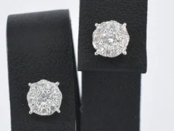 Boucles d'oreilles en or blanc avec diamants taille brillant