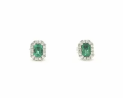 Boucles d'oreilles en or blanc avec émeraudes et diamants