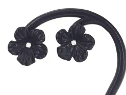 Boucles d'oreilles en or blanc 0,18 carat avec fleur précieuse noire et gros diamants