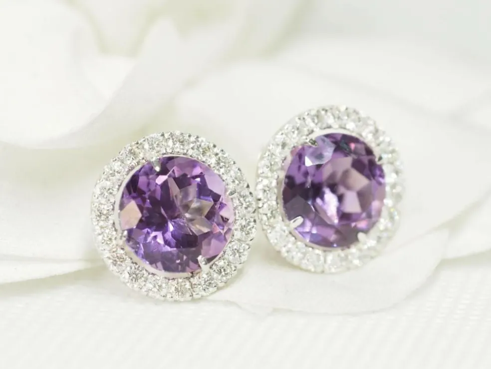 Boucles d'oreilles en or blanc, améthystes rondes et diamants