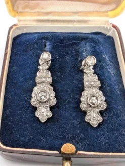 Boucles d'oreilles en or blanc avec diamants