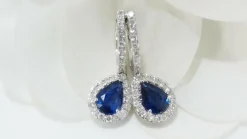 Boucles d'oreilles en or blanc, saphirs de Ceylan et diamants