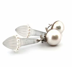 Boucles d'oreilles en or blanc avec cristal de roche, perles et diamants