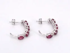 Boucles d'oreilles en or blanc avec diamants et rubis