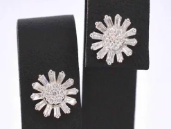 Boucles d'oreilles en or blanc avec diamants naturels