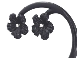 Boucles d'oreilles en or blanc 0,18 carat avec fleur précieuse noire et gros diamants