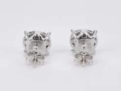 Boucles d'oreilles en or blanc avec un diamant taille brillant