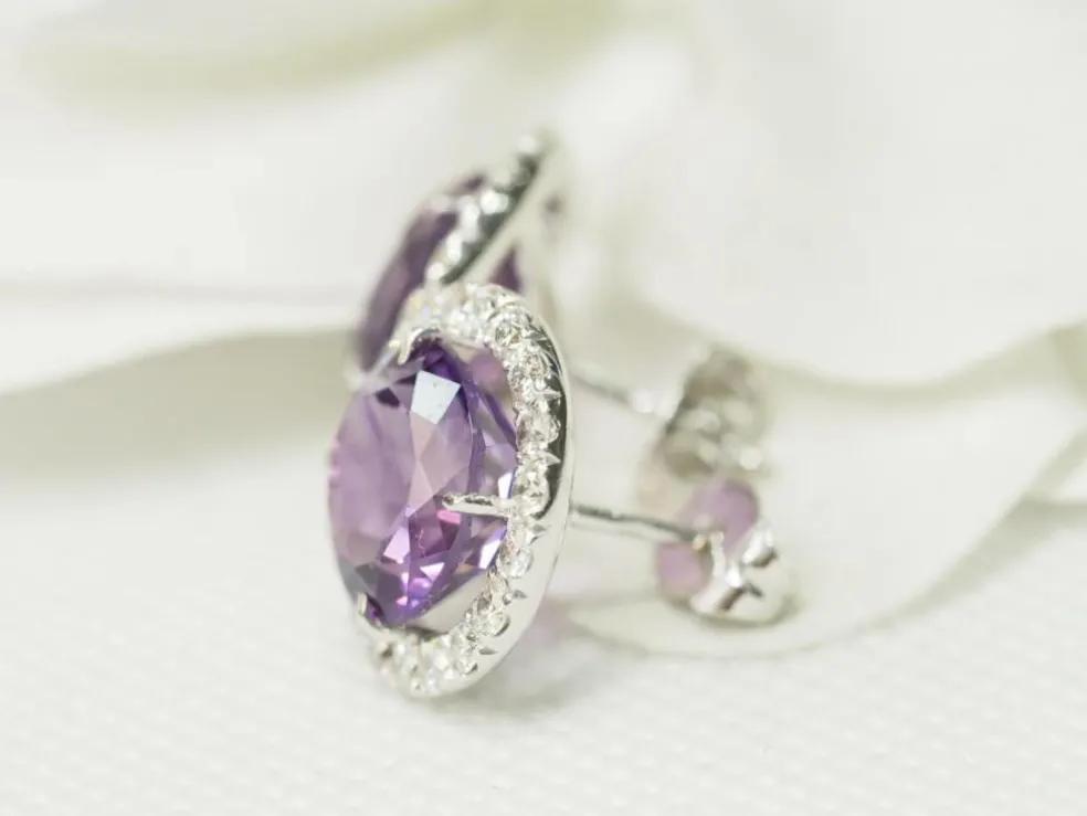 Boucles d'oreilles en or blanc, améthystes rondes et diamants