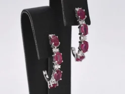 Boucles d'oreilles en or blanc avec diamants et rubis